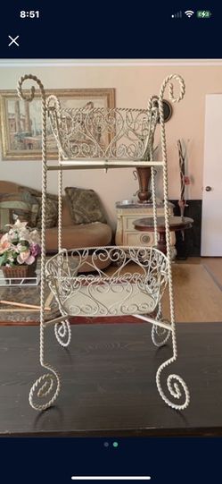 Beautiful storage of Plante stand