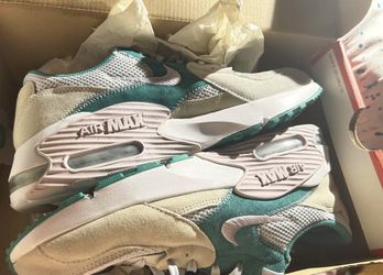 Never Used Women’s Size 10 Nike Sneakers Pick Up Only