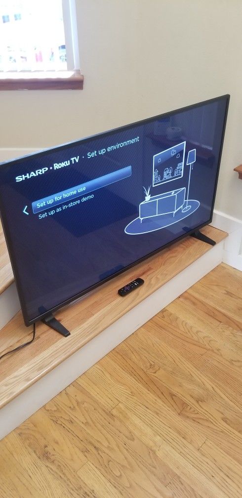 NEW cond SHARP 50 INCHES TV , Smart Tv , WORKS EXCELLENT , With REMOTE CONTROL
