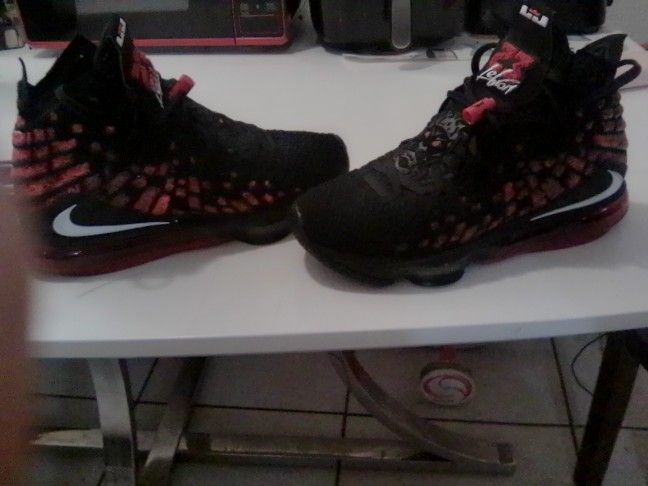 LeBrons Size 9 Like New