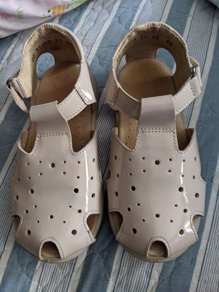 Italian lil girl sandals,Converse and natives size 11 $15 each