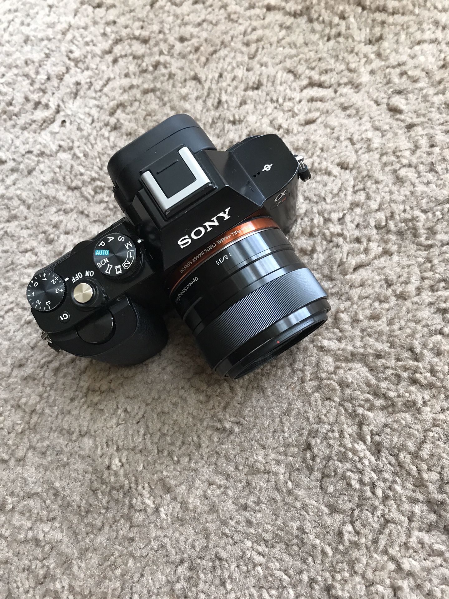 Sony A7R Mirrorless camera with Extras 35mm 1.8 lens
