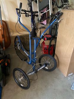 BLUE StreetStrider 7i   LIKE NEW retails for 2200.00