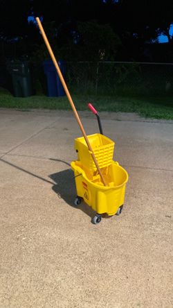 Rubbermaid Commercial Products WaveBrake Side-Press Mop Bucket and Wringer Combo