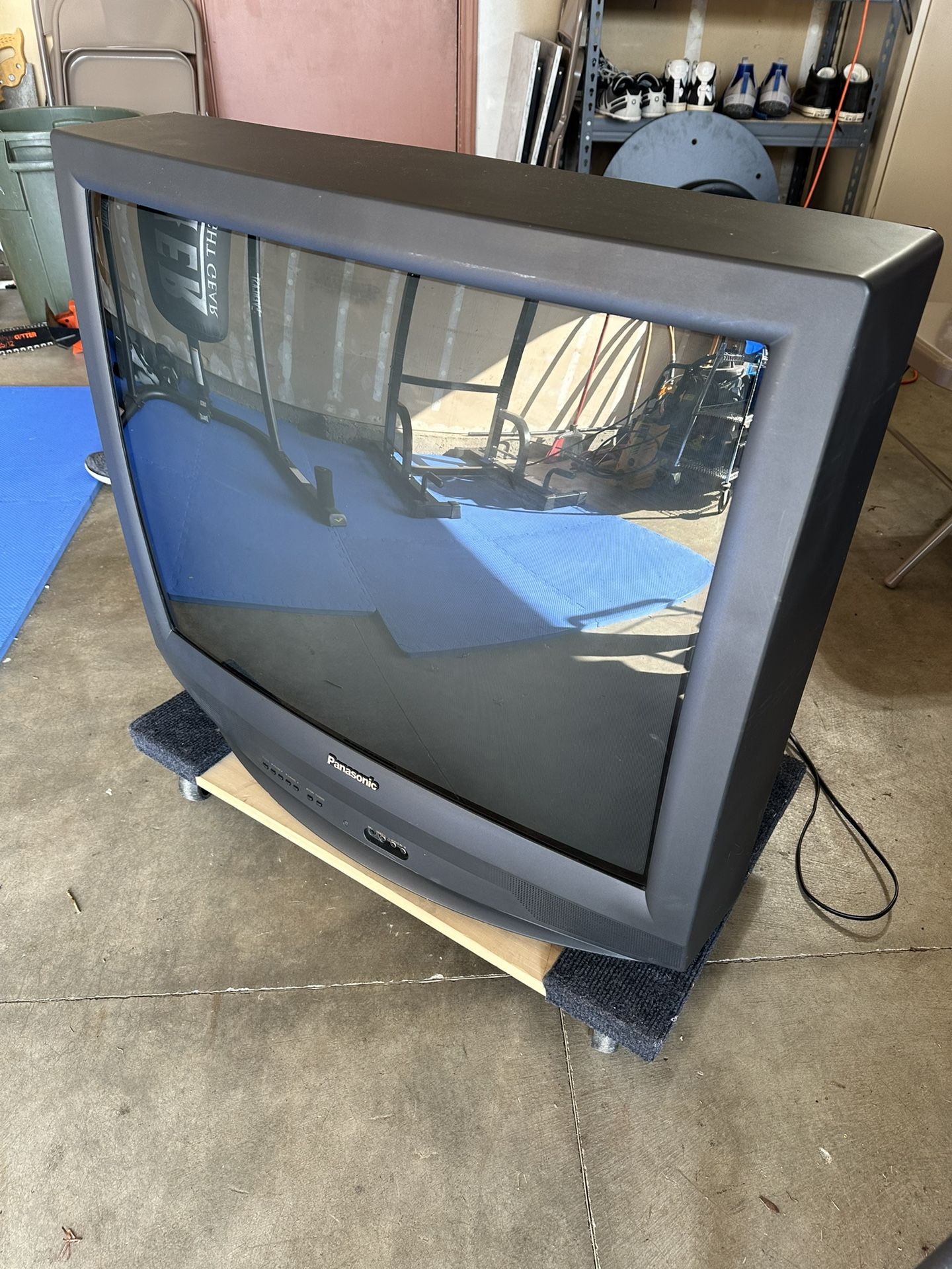 Panasonic CT32D32F CRT Color TV Retro Gaming Television Vintage 2002