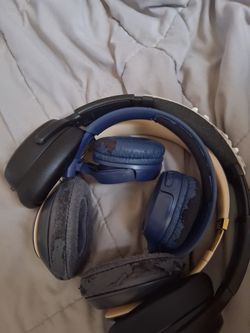 black-skullcandys crusher 2 Grey -beats studio pros blue- jbl