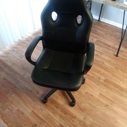 Great Condition Office Chair With Rollers