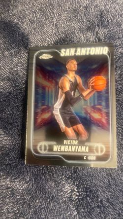 Victor Wembanyama Topps Chrome Basketball Card