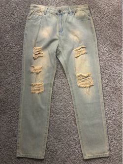 Brand New Light Wash Distressed Jeans – Size 34