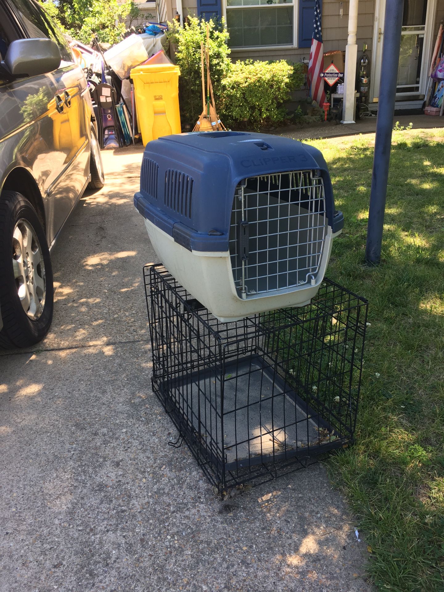 Meadum pet crates 25$ EACH FIRM