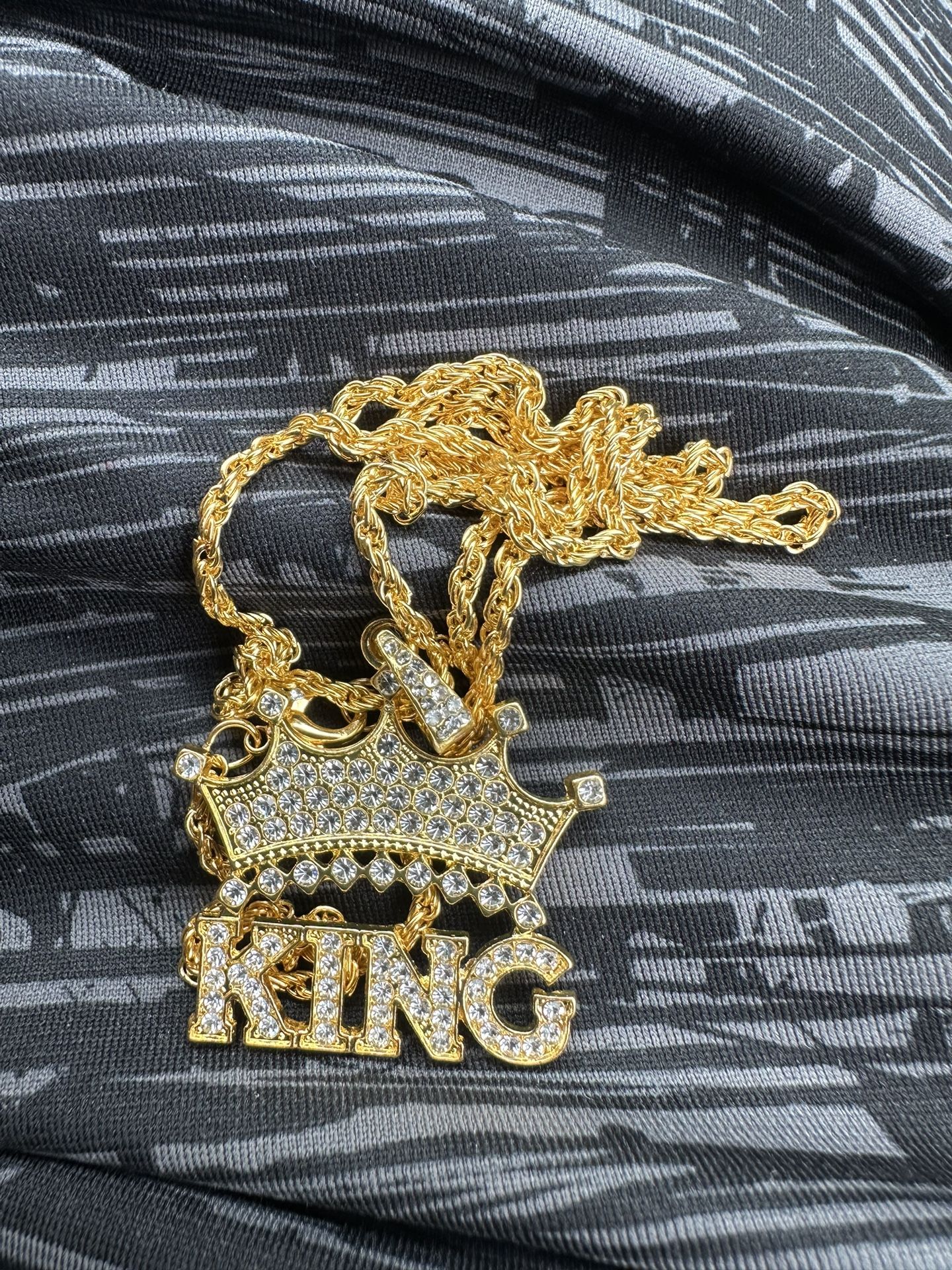New “King” Crown Gold Chain Necklace (12")