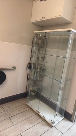 Mirror cabinet
