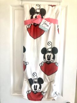 Minnie Mouse Heats Throw Blanket 