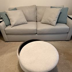 Full-Size Pull-Out Sleeper Sofa – Great Condition