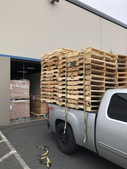 48”x40” standard 4 way pallets for sale