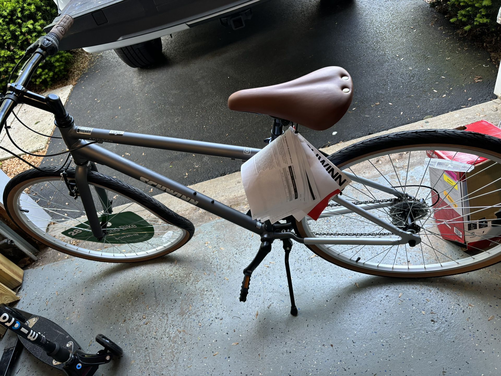 Schwinn 28” Addison Hybrid Bike