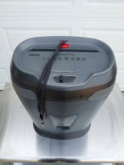 Staples 16-Sheet High-Speed Cross-Cut Shredder