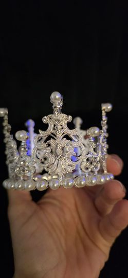 Goegeous CROWN i made in stons & pearls.
