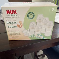 NUK Simply Natural Baby Bottle Newborn Gift Set