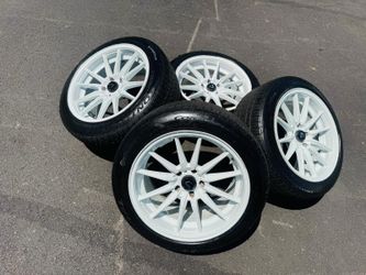 Cosmis wheels. 18x9.5 all 5x114.3