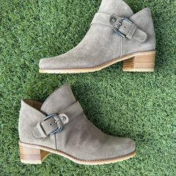 NEW Stuart Weitzman Boots Size 6