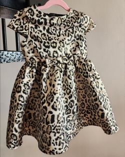 LIKE NEW DRESS size 4-5yrs