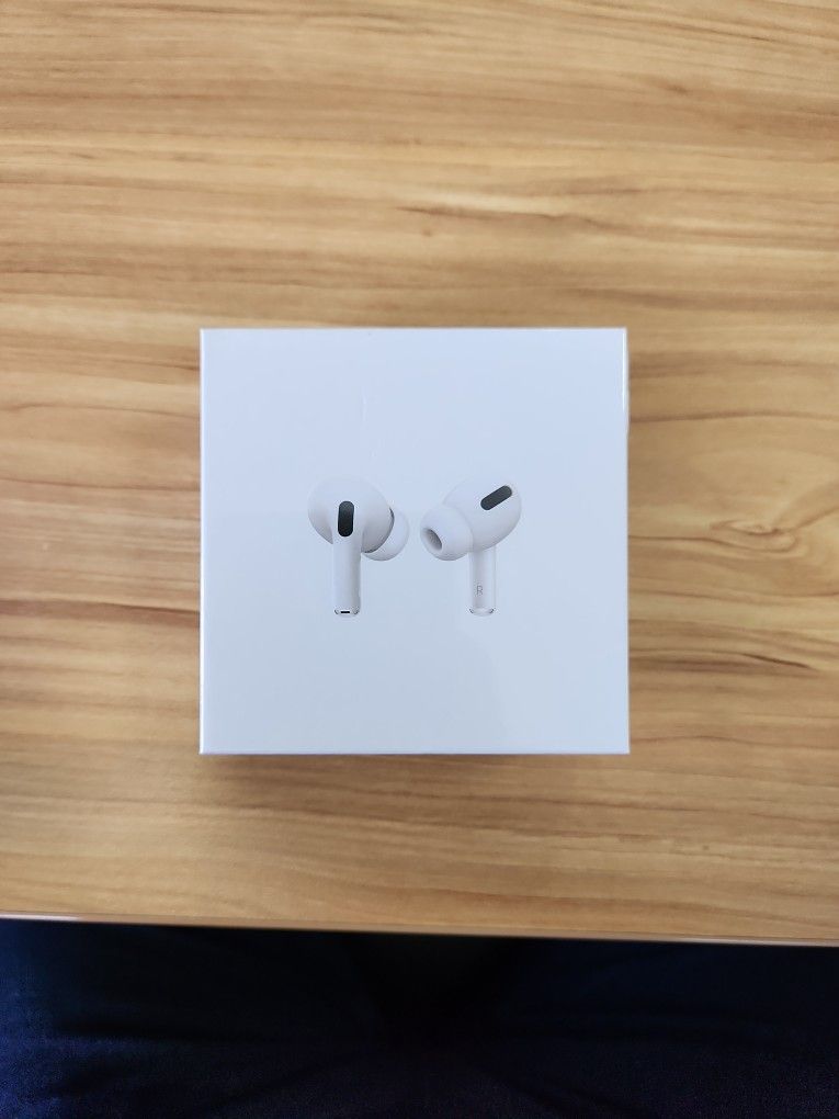 AirPods Pro MagSafe Charging Case