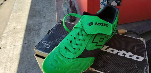 Nices lotto and Nike all together $50. Lotto brand new and nike 3 times huse nike size 10 lotto size 8/12