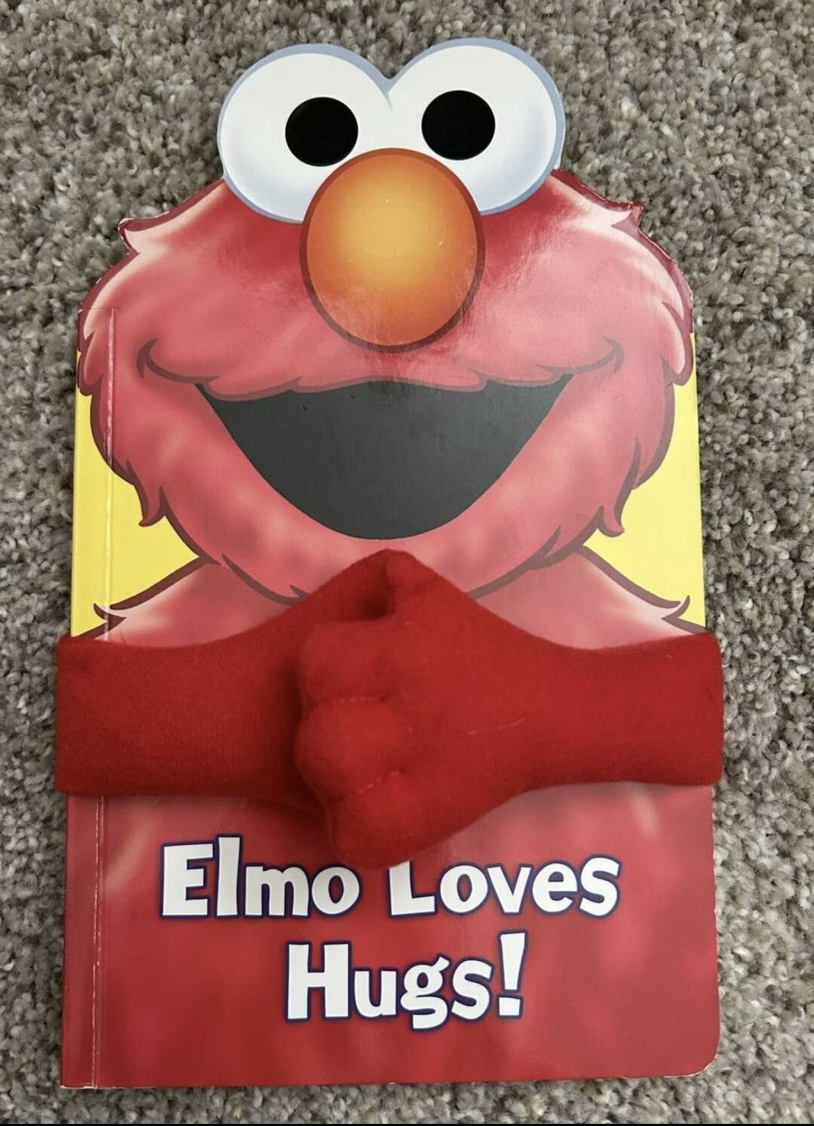 Elmo Loves Hugs! (brand New)