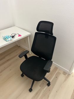 Black Mesh High-Back Office Chair