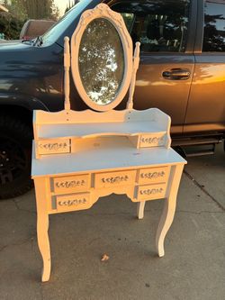 Vanity with  Mirror in  good condition