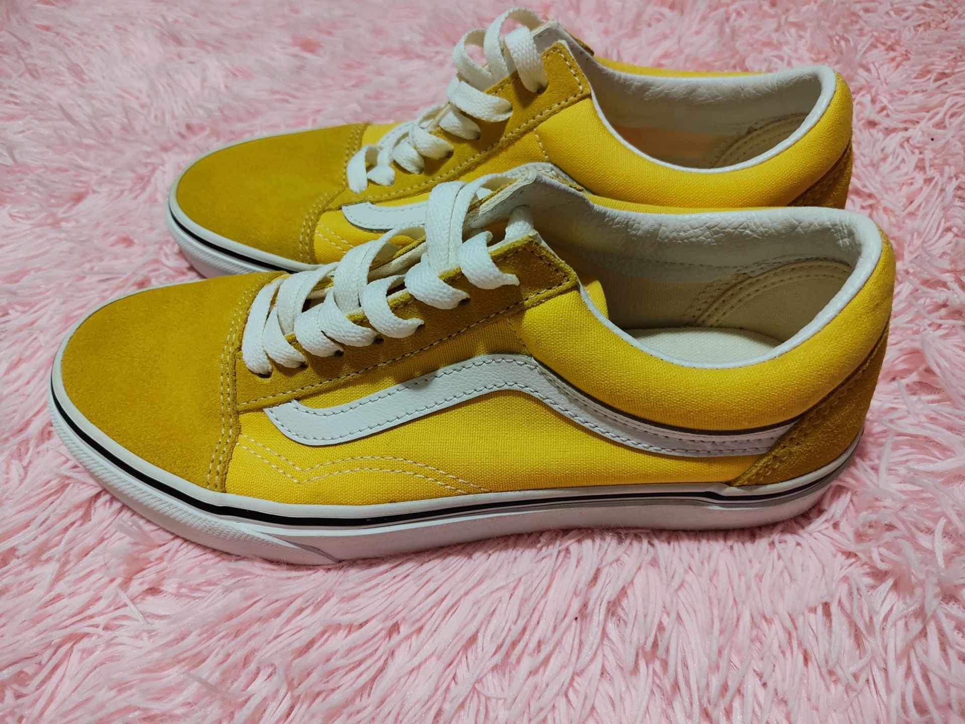 Vans Old Skool “Cyber Yellow” Women’s 7.5/Mens 6 – VN0A3 – Brand New w/ Box