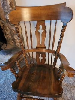 Classic Vintage 70's Windsor Style Solid Wood Rocking Chair In Excellent Condition-Original Owner Downsizing