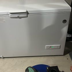 Whirlpool Box Freezer/refrigerator