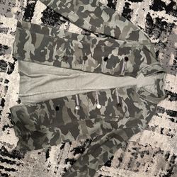 Women’s Camo Army Print Bling Size Medium Lightweight Sweater Jacket 