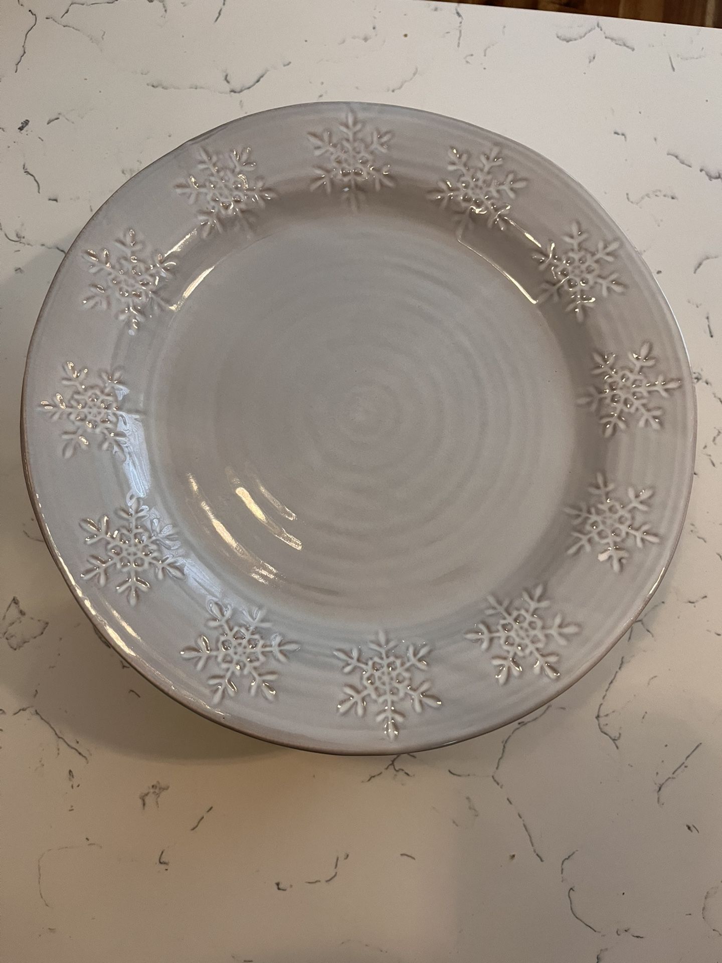 Crate & Barrel Set Of 10 Plates — Snowflake - Holiday