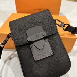 Men’s Louis Vuitton Bag / Wearable Wallet