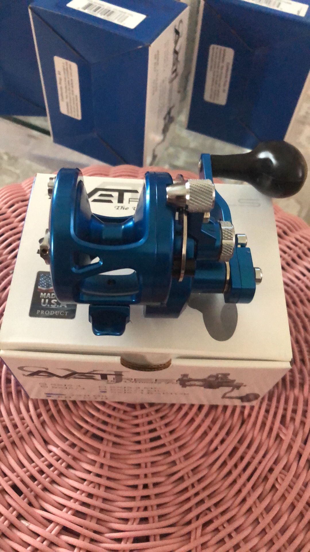 AVET SXJ 6-4 "BLUE" TWO SPEED BIG GAME Lever Drag Right Handed Fishing Reel-NEW with BOX!!!