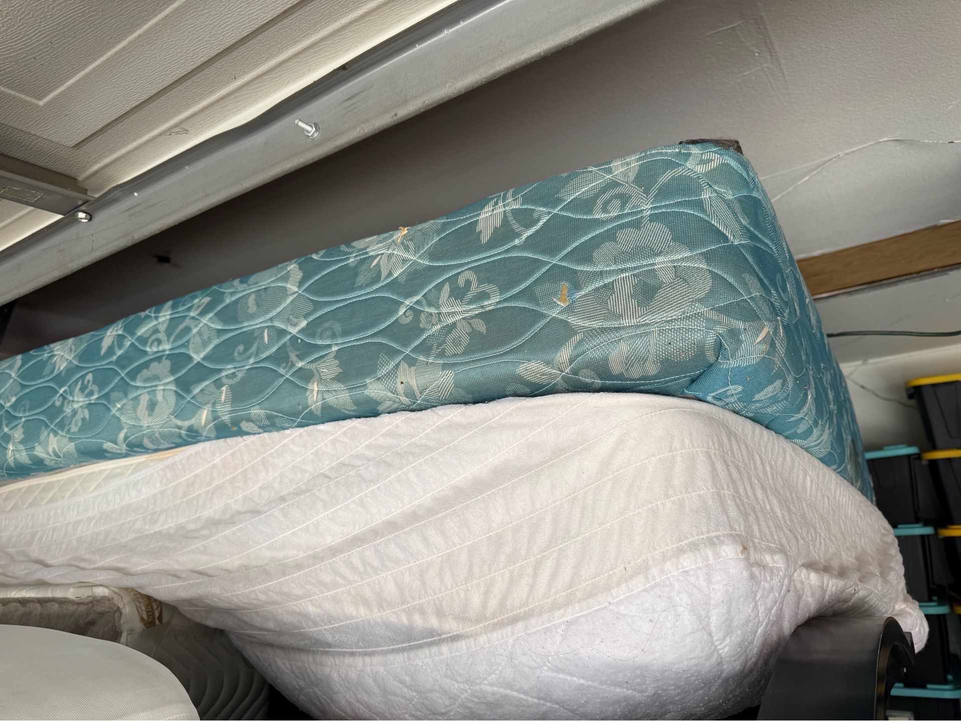 Free mattresses and spring boxes