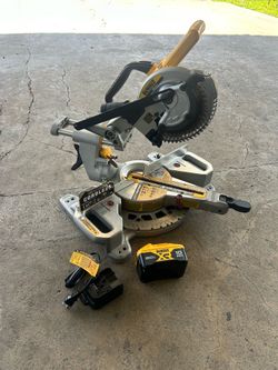DeWalt 7-1/4 sliding y batería cargador precio firme