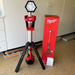 Milwaukee M18 18-Volt Lithium-Ion Cordless Rocket Dual Power Tower Light (Tool-Only)