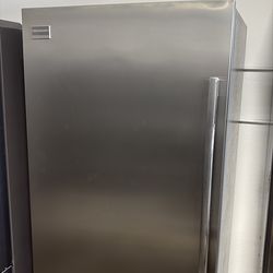 Frigidaire  18 Cu. Ft. OPEN BOX EXCELLENT !