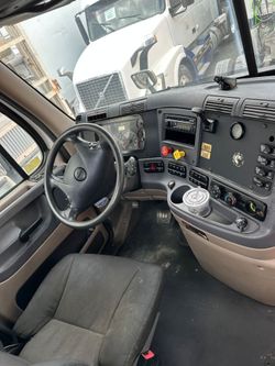 2012 freightliner Cascadia