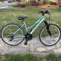 ✨ STUNNING Sea Crystal Huffy MTB – 18-Speed – Perfect Condition!