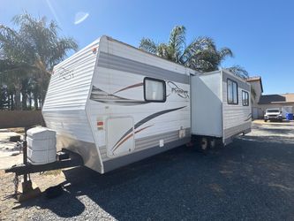 2011 heartland Pioneer Travel trailer
