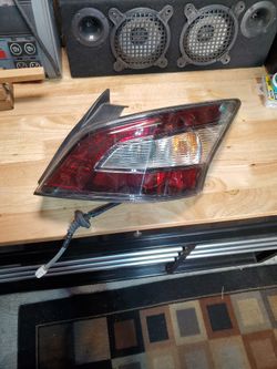 2012 Nissan Maxima Passenger Side Rear Taillight