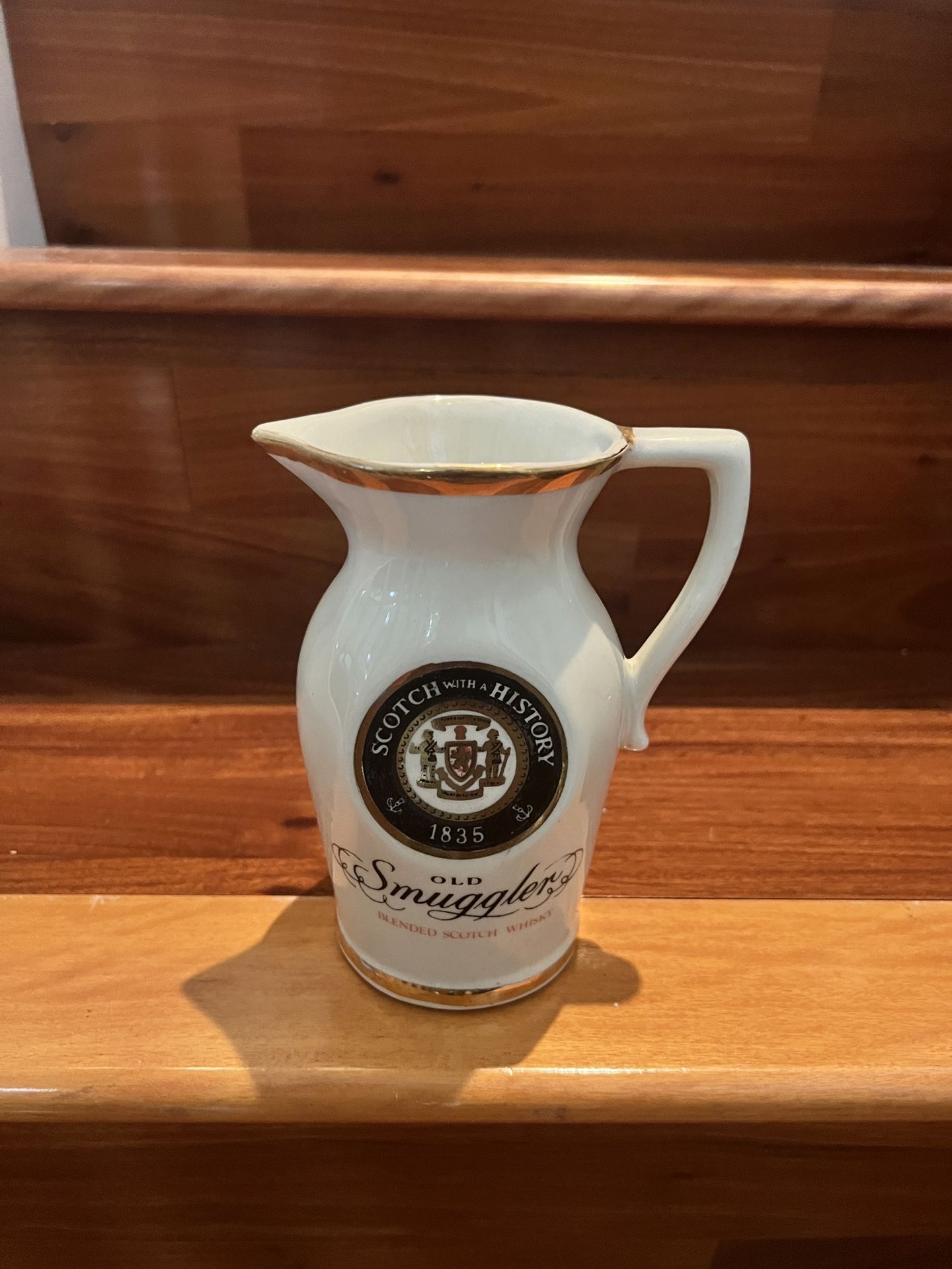 Vintage old smugglers blended scotch whiskey gold trimmed pitcher