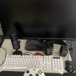 Black/White Gaming Setup With LED Keyboard