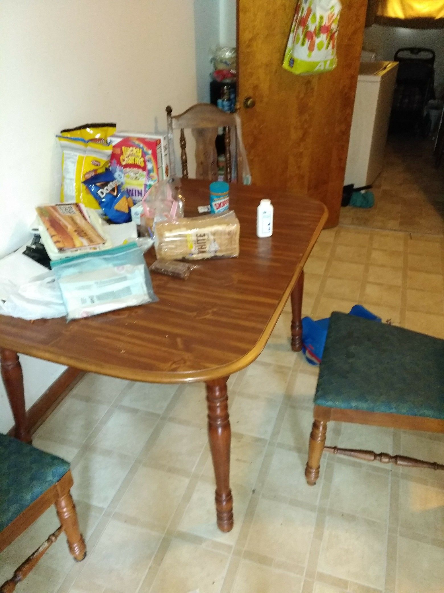 Kitchen table and 4 chairs Need gone today