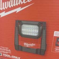Milwaukee M18 Rover Light